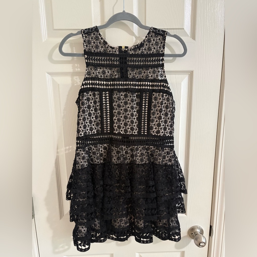 Express Black Lace Tiered Mini Dress Women’s Size 8 wedding rehearsal graduation